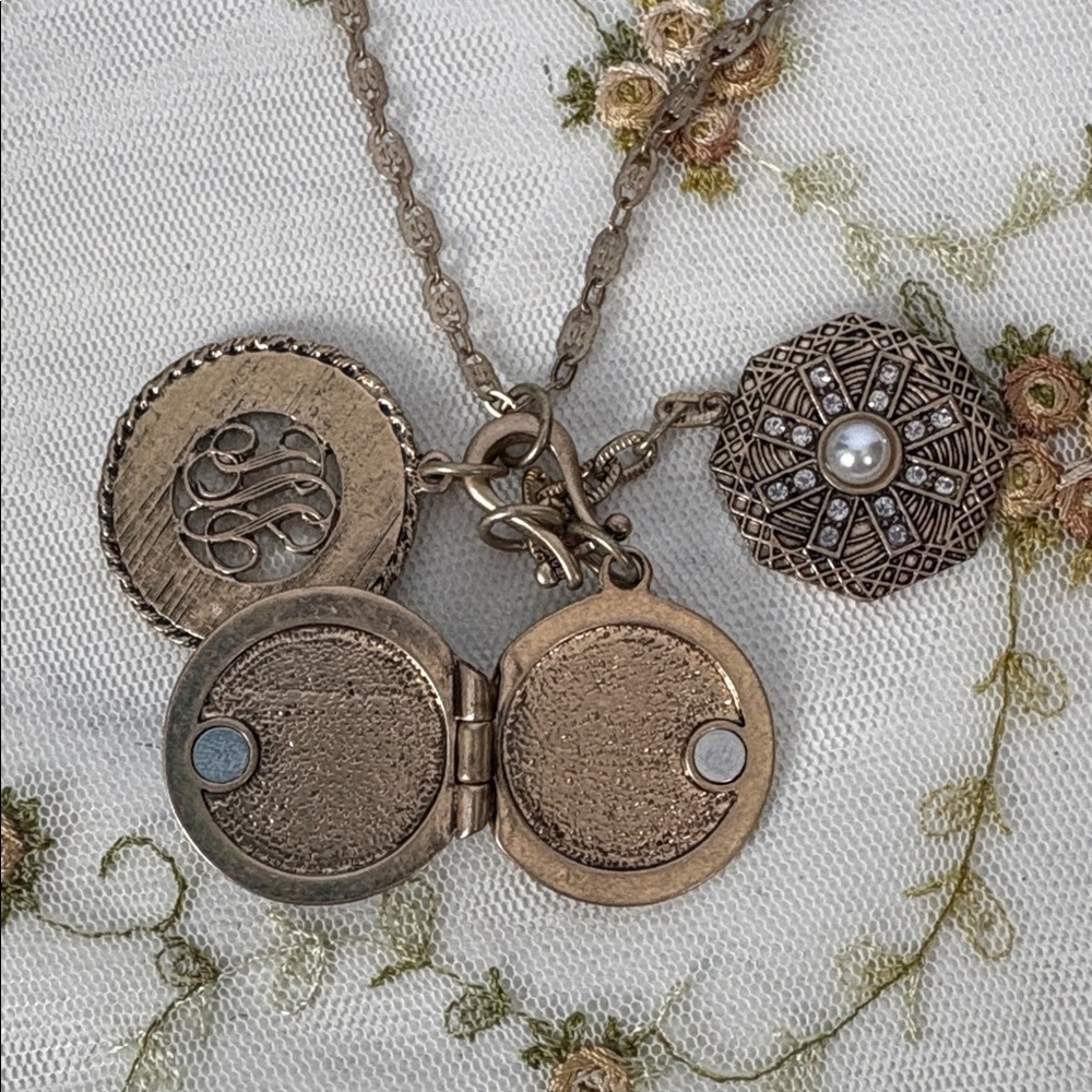 Elegant Pearl and Black Locket Necklace